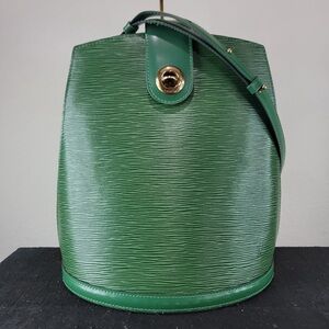 •LOUIS VUITTON• Vintage Epi Cluny shoulder bag 1995